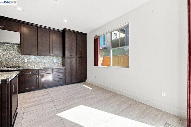 Building Photo - 33 Roccolino Ln