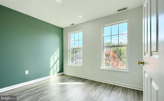 Building Photo - 4 Maya Way