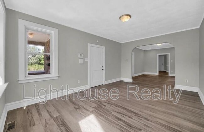 Building Photo - 1319 Marshall St