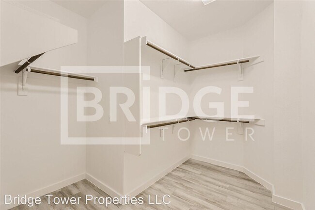 Building Photo - 4 br, 2.5 bath House - 1309 Creekbank Drive