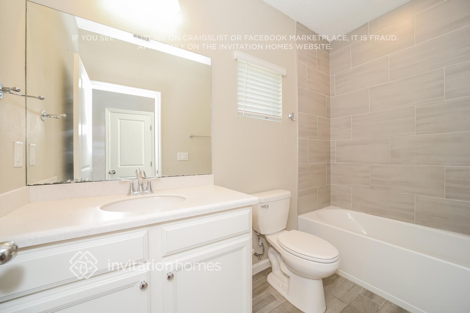 Building Photo - 10015 Lemon Grass Ln