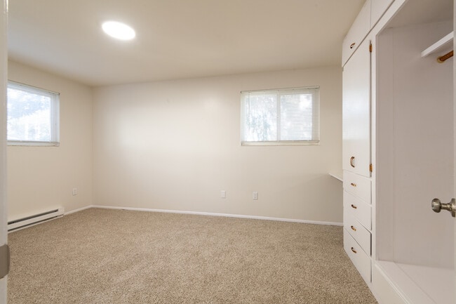 Building Photo - 569 Lee St