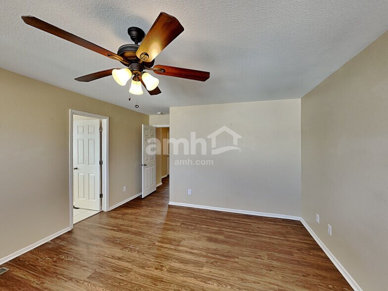 Building Photo - 2320 S Gibralter Way