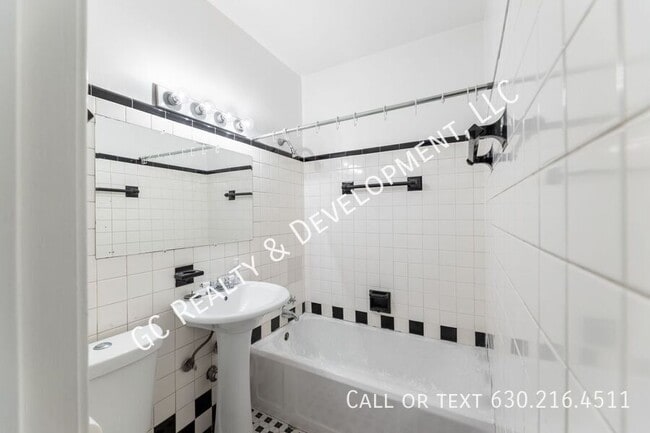 Building Photo - ***MOVE IN SPECIAL - 2 WEEKS FREE RENT / 3...