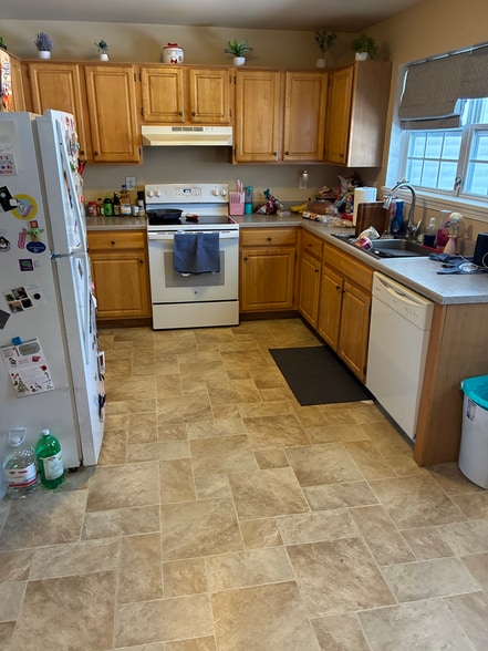 Building Photo - 112 Willow St