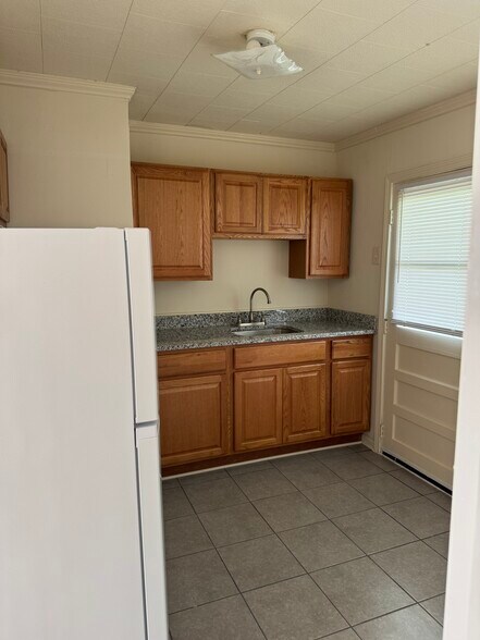 Building Photo - 107 Upsilon St