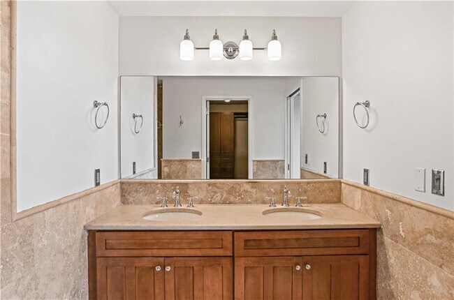 Building Photo - 3180 Mathieson Dr NE