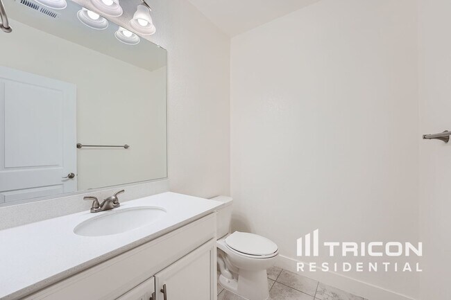Building Photo - 4947 S Addison Way