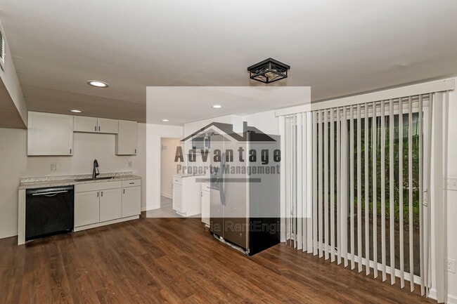 Building Photo - 1455 Helen Ln SW