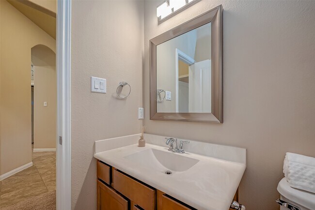 Building Photo - 2431 Garden Falls Dr