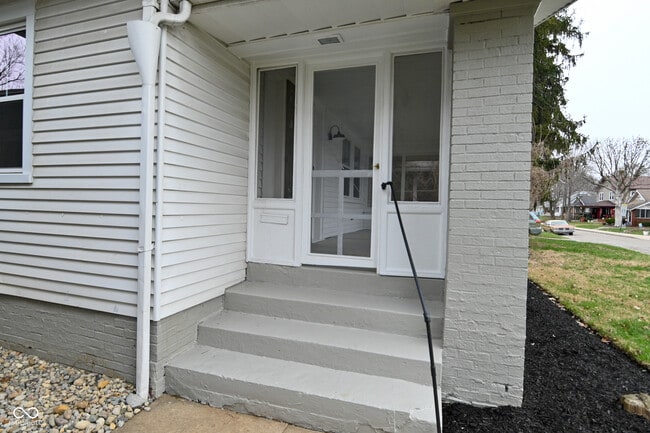 Building Photo - 3928 N Kenwood Ave