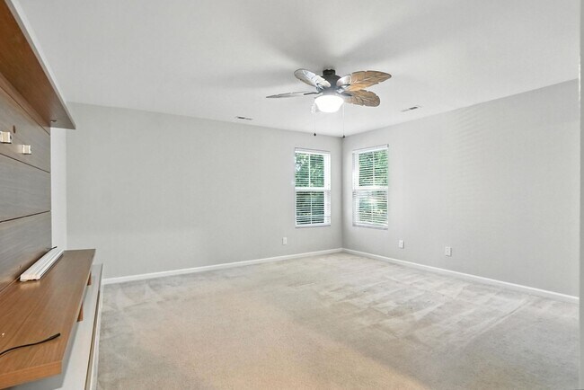 Building Photo - Fully Updated and Move-In Ready with Excep...