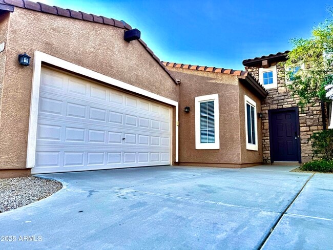 Building Photo - 14841 W Desert Hills Dr