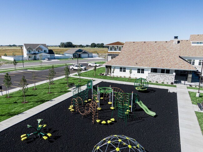 Building Photo - END UNIT - 3 BED 2.5 BATH LUXURY TOWNHOME ...