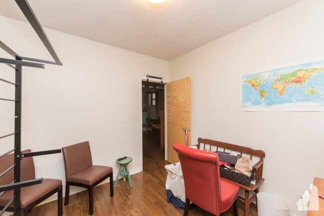Building Photo - 3 bedroom in Chicago IL 60622