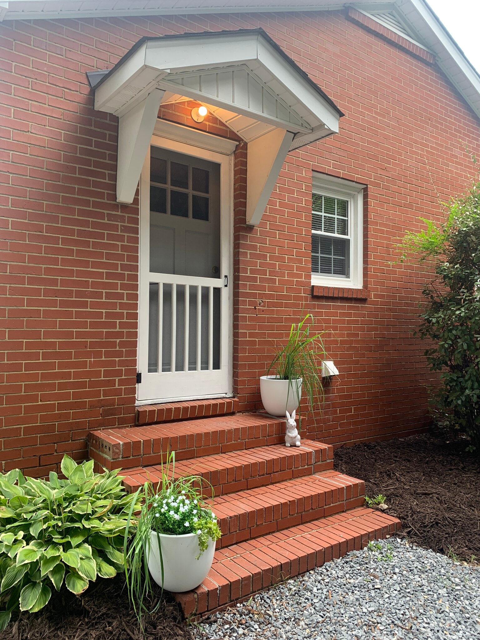 Building Photo - 616 E Iredell Ave