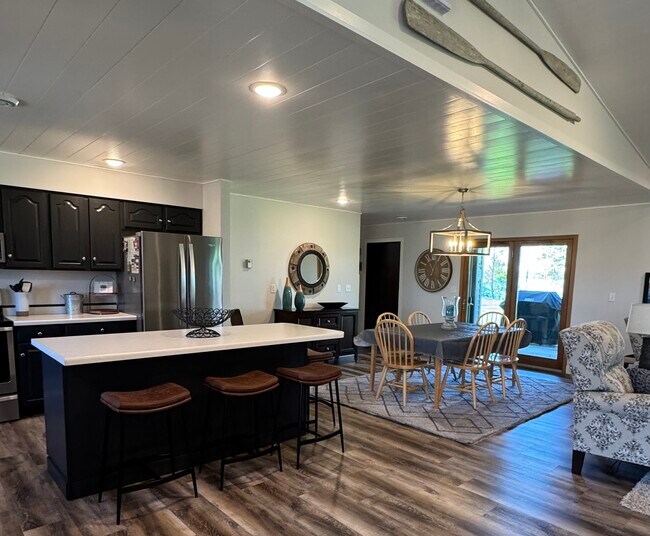 Building Photo - 41208 Marion Dr N