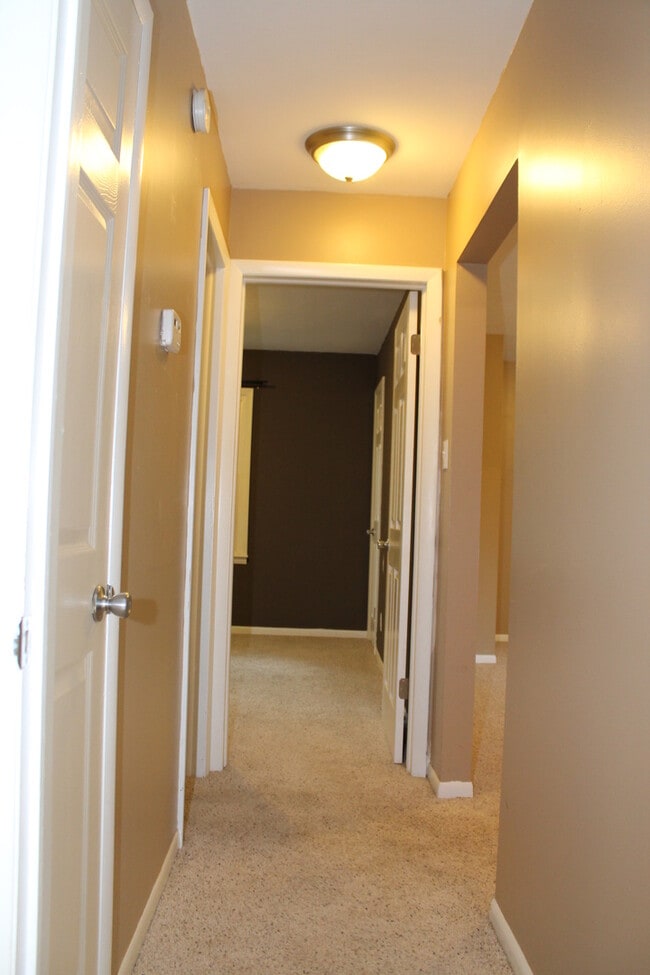 Building Photo - Nice 2 bedroom home with Large backyard! C...