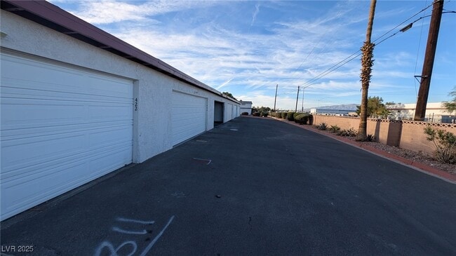 Building Photo - 426 Greenbriar Townhouse Way
