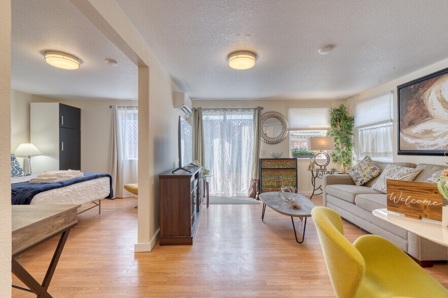 Building Photo - 1676 SE Marion St