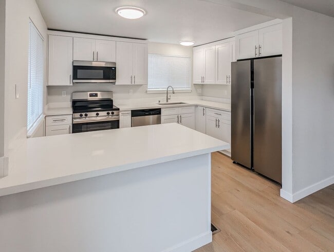 Building Photo - **Move-in Special** Gorgeous Remodeled 4 bed 2 bath w/ 2 car garage!