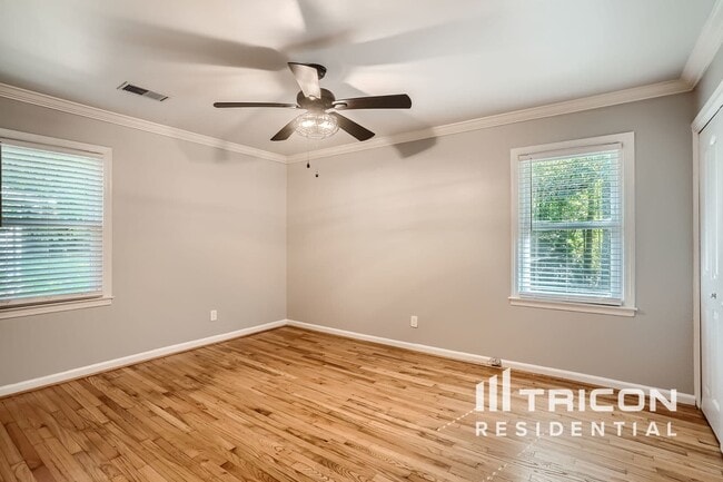 Building Photo - 5547 Stoneybrook Ct SE