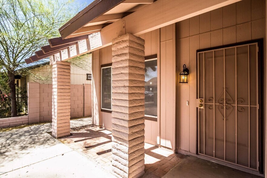 Building Photo - 4348 E Maldonado Dr