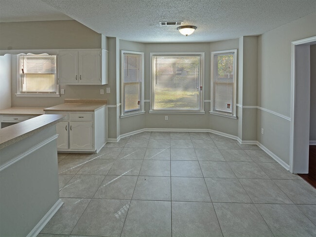 Building Photo - 4 bed, 2.5 bath in Cordova over 2600 sq feet