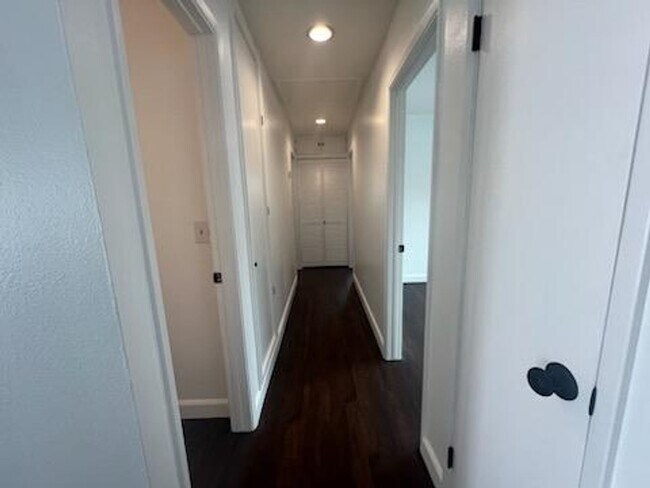Building Photo - Imperial Beach - Newly Renovated Bungalow