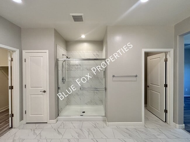 Building Photo - 5536 W Lazy Farm Dr