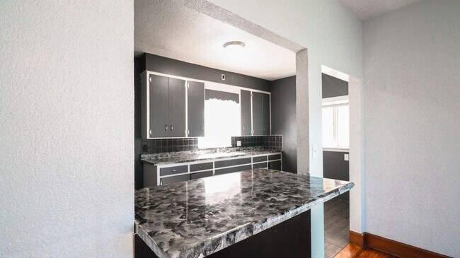 Building Photo - 3 Bedroom House