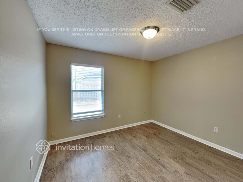 Building Photo - 1335 Ardmore St