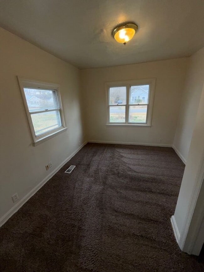 Building Photo - 1813 Jeanette Ave