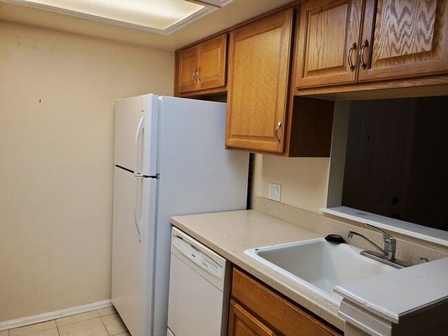 Building Photo - 844 Tenderfoot Hill Rd