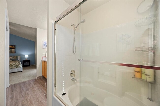Building Photo - 1102 Heckathorn Pl