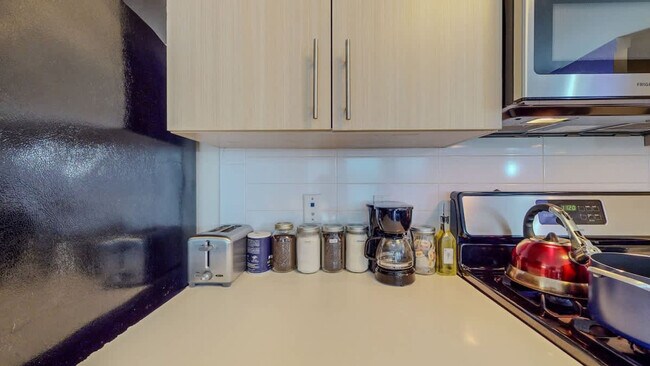 Building Photo - 545 Bedford St