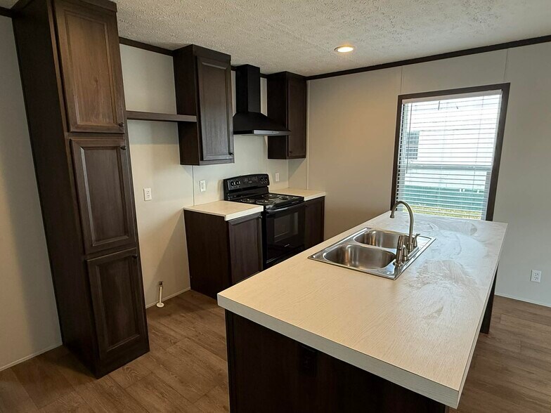 Building Photo - 114 Shady Grove Dr