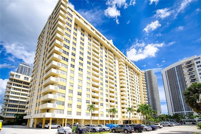 Building Photo - 1833 S Ocean Dr