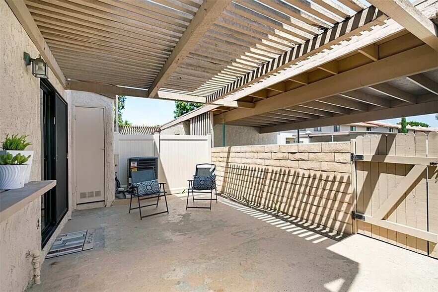 Building Photo - 1910 W Palmyra Ave