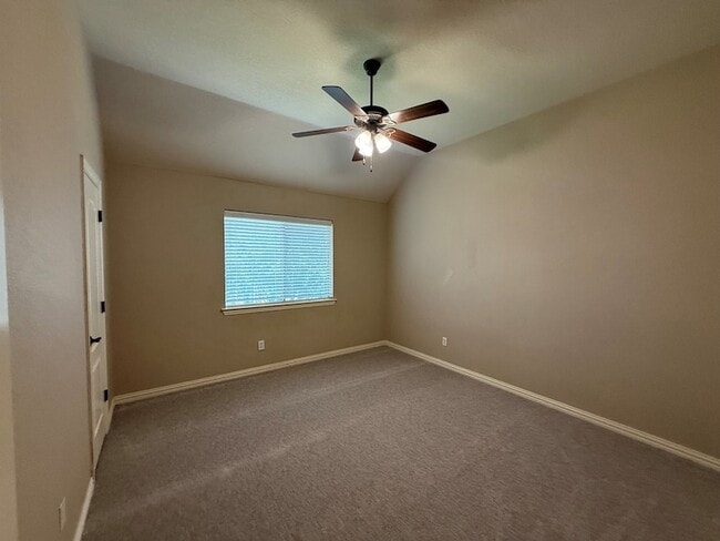 Building Photo - 2207 Canterbury Dr