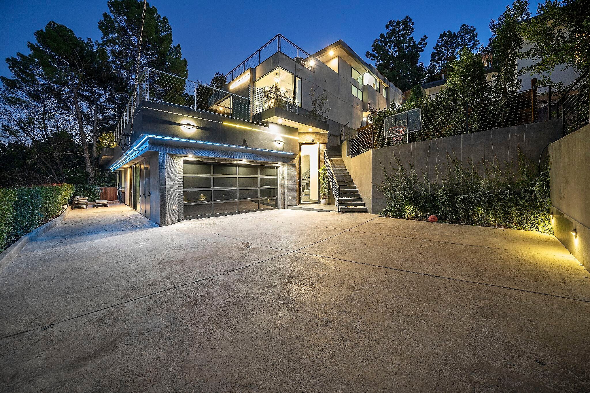 Building Photo - 3712 Broadlawn Dr