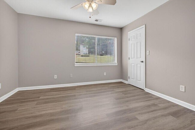 Building Photo - 3575 Oakvale Rd