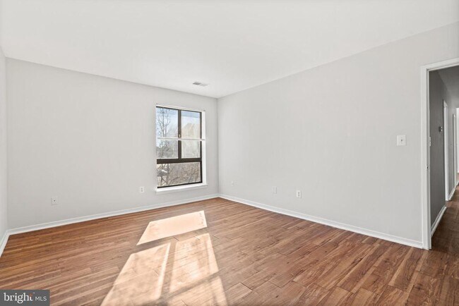 Building Photo - 561 Florida Ave