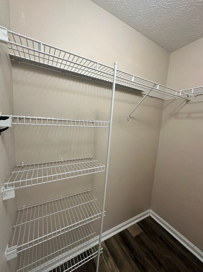 Building Photo - 2BR/2BA Updated Condo in Prospect Glen Vil...