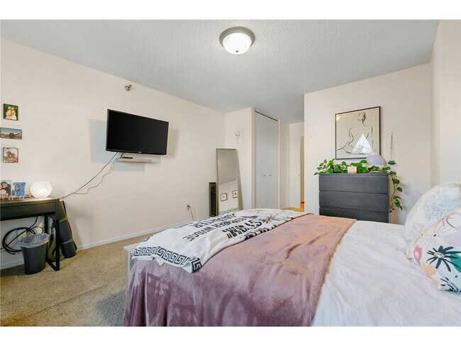 Building Photo - 401 S 1st St