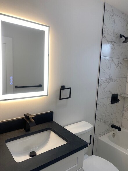 Building Photo - 55 Dustin St