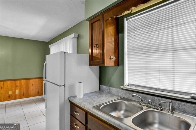 Building Photo - 8941 Ashwood Dr