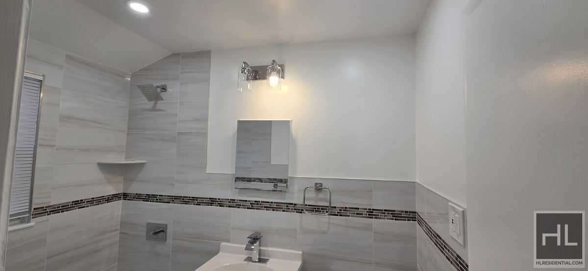 Building Photo - Two Bedroom Bayside Apartment