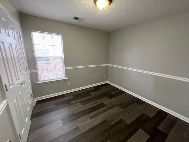 Building Photo - 1428 Radley Cove