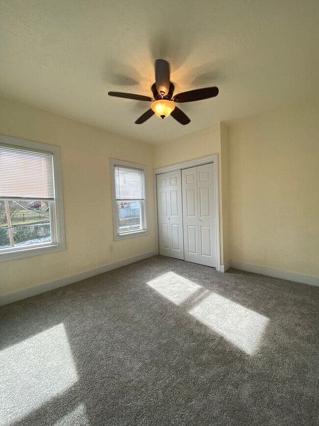 Building Photo - 409 Parkwood Rd